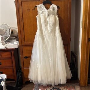 Elegant Lace Wedding Dress